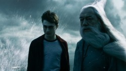 Harry Potter debe recibir las últimas indicaciones de Dumbledore para enfrentar al malvado Voldemort
